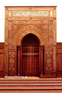 Mihrab Masjid Model Gebyok Ukir